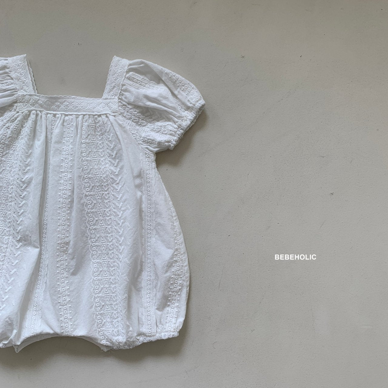 𝐵𝐸𝐵𝐸 𝐻𝑂𝐿𝐼𝐶 Davi 蕾絲連身衣