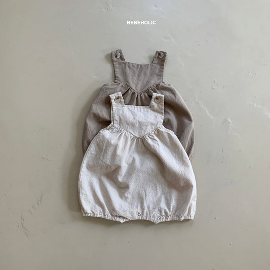 𝐵𝐸𝐵𝐸 𝐻𝑂𝐿𝐼𝐶 我的背帶褲連身衣